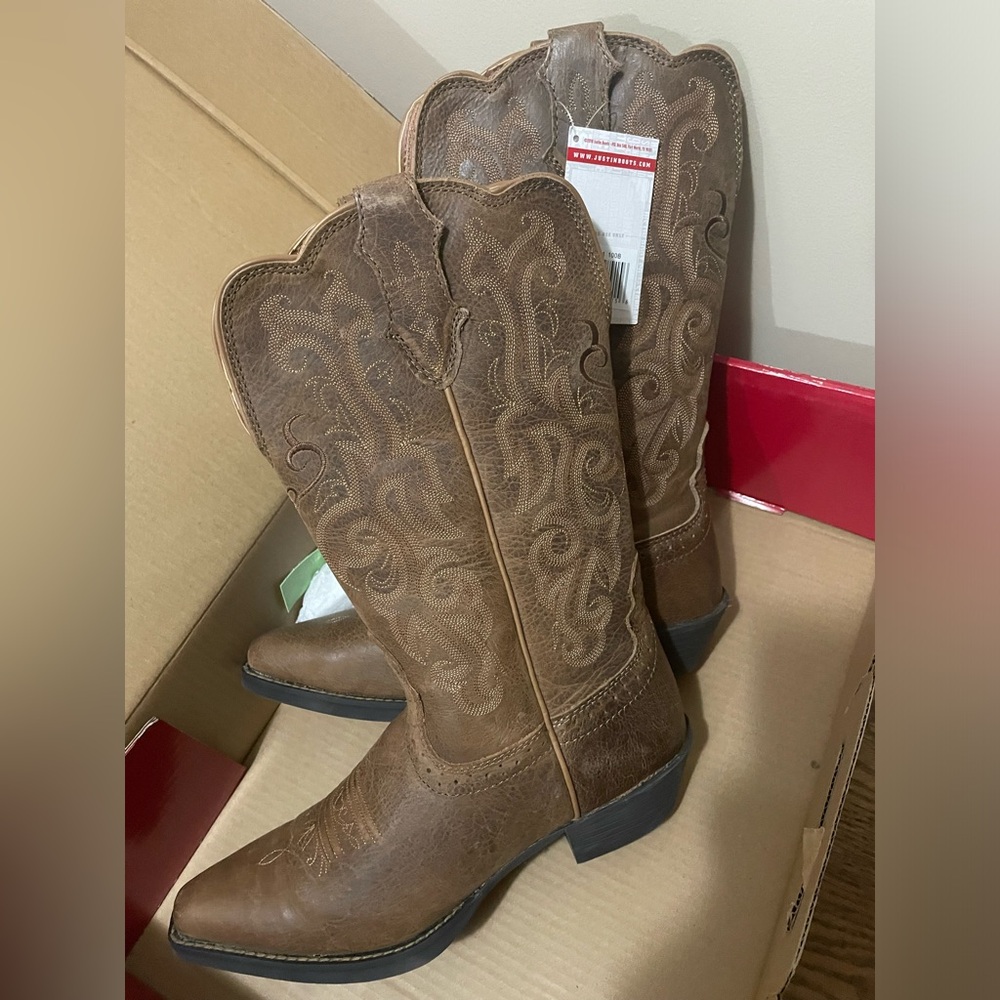 Justin Boots 10B L2561 NIB